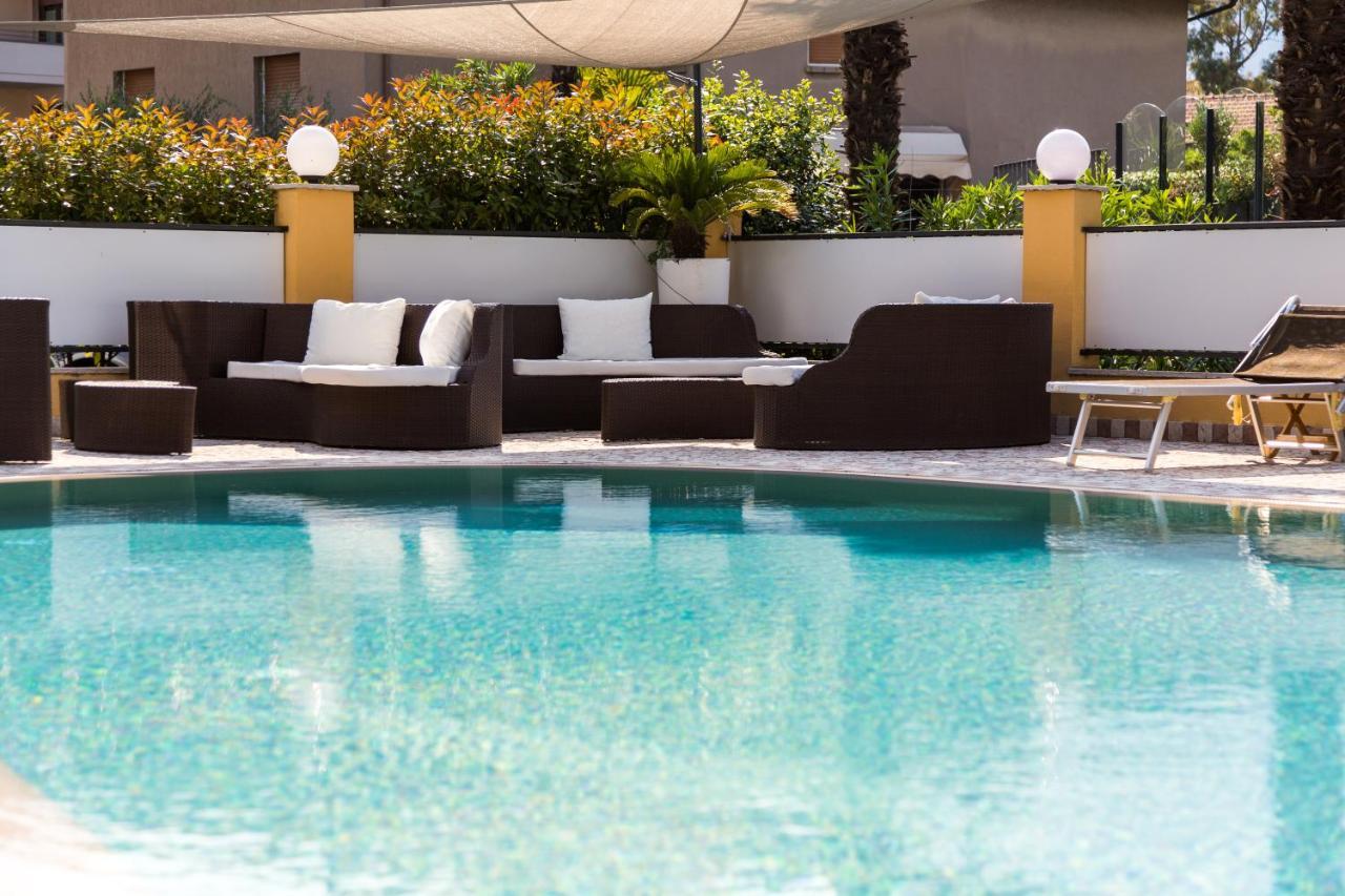 New Garden Hotel Torbole Sul Garda ภายนอก รูปภาพ