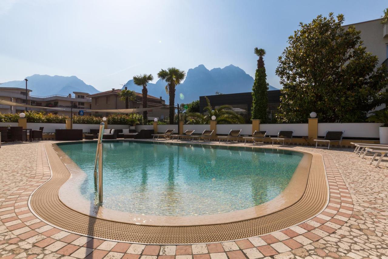 New Garden Hotel Torbole Sul Garda ภายนอก รูปภาพ