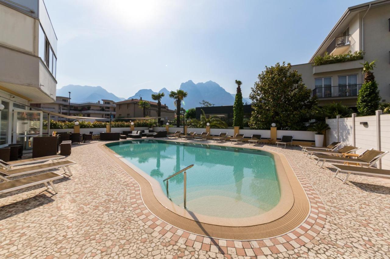 New Garden Hotel Torbole Sul Garda ภายนอก รูปภาพ