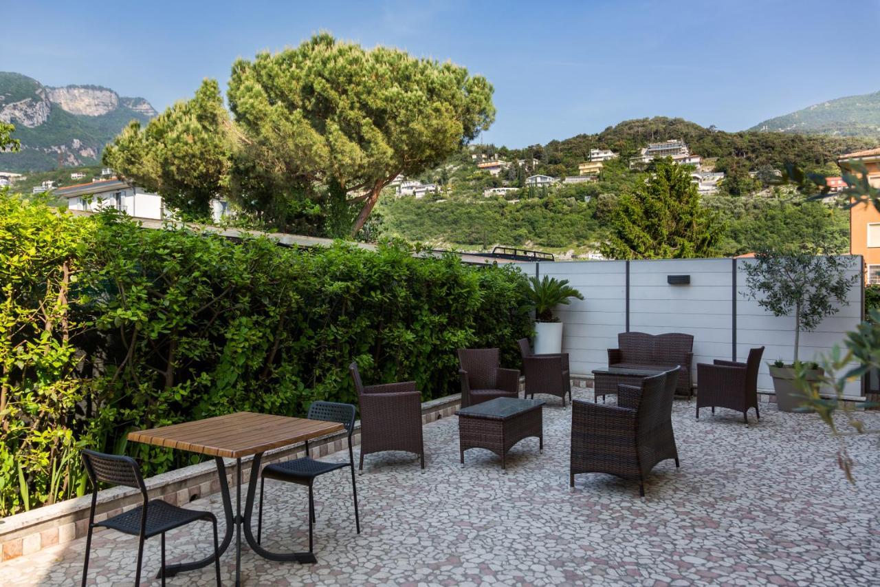 New Garden Hotel Torbole Sul Garda ภายนอก รูปภาพ