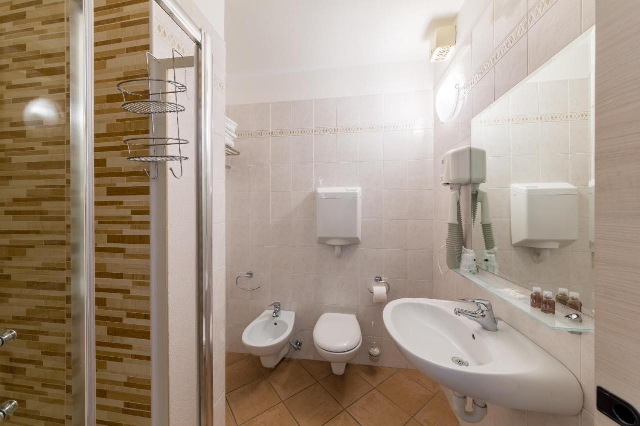 New Garden Hotel Torbole Sul Garda ภายนอก รูปภาพ