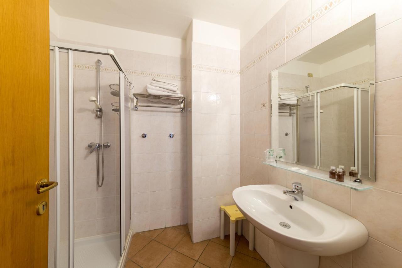 New Garden Hotel Torbole Sul Garda ภายนอก รูปภาพ
