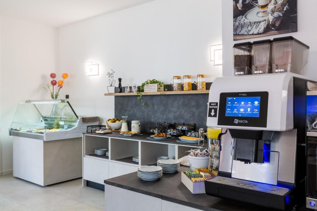 New Garden Hotel Torbole Sul Garda ภายนอก รูปภาพ