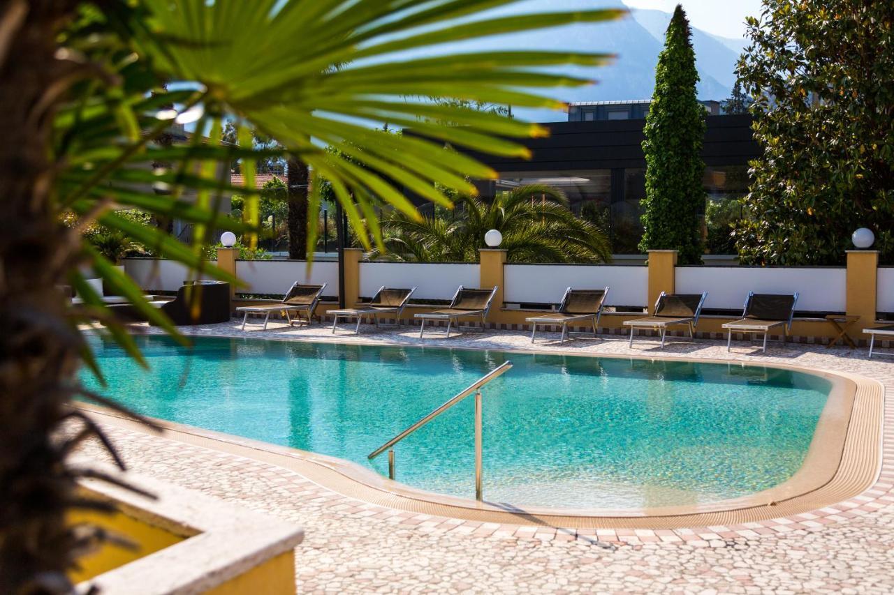 New Garden Hotel Torbole Sul Garda ภายนอก รูปภาพ